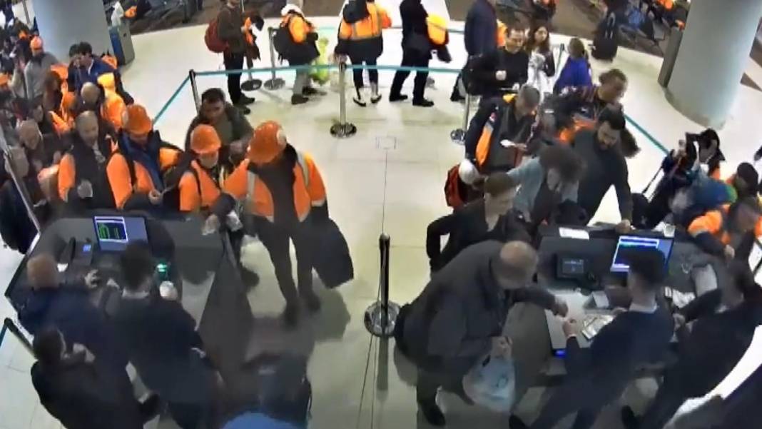 Türkiye deprem felaketine ağlıyor! Arama-kurtarma çalışmalarına katılmak için AFAD'a 100 binden fazla başvuru yapıldı 4